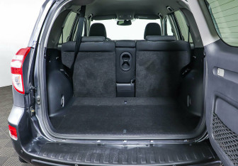 Подержанный автомобиль Toyota RAV4 2011 года (16 фото)