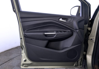 Подержанный автомобиль Ford Kuga 2013 года (19 фото)