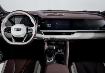 Подержанный автомобиль Geely Monjaro 2023 года (12 фото)
