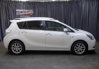 Подержанный автомобиль Toyota Verso 2012 года (4 фото)