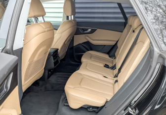 Подержанный автомобиль Audi Q8 2021 года (12 фото)