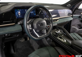 Подержанный автомобиль Geely Monjaro 2023 года (10 фото)