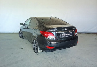 Подержанный автомобиль Hyundai Solaris Sedan 2014 года (4 фото)