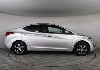 Подержанный автомобиль Hyundai Elantra Sedan 2015 года (4 фото)