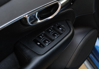 Подержанный автомобиль Volvo XC90 2016 года (17 фото)