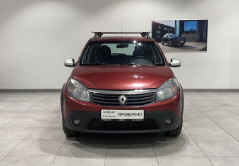 Подержанный автомобиль Renault Sandero 2013 года (2 фото)