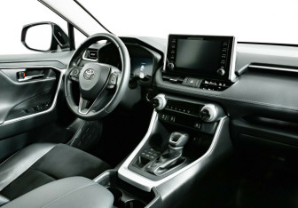Подержанный автомобиль Toyota RAV4 2021 года (9 фото)