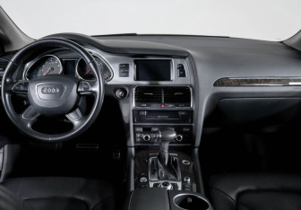 Подержанный автомобиль Audi Q7 2011 года (13 фото)