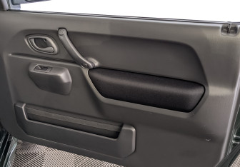 Подержанный автомобиль Suzuki Jimny 2011 года (25 фото)