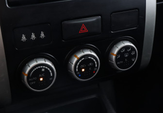 Подержанный автомобиль Nissan X-Trail 2011 года (15 фото)