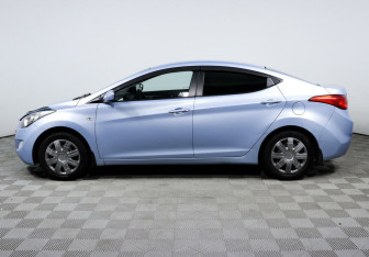 Подержанный автомобиль Hyundai Elantra Sedan 2012 года (3 фото)