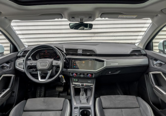Подержанный автомобиль Audi Q3 2023 года (14 фото)
