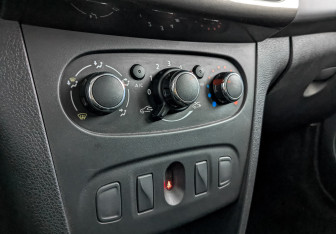 Подержанный автомобиль Renault Sandero 2020 года (21 фото)