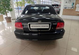 Подержанный автомобиль Hyundai Sonata 2005 года (6 фото)