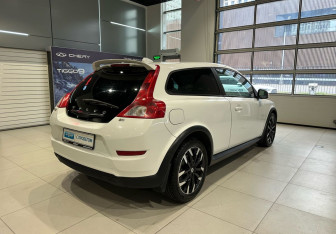 Подержанный автомобиль Volvo C30 2011 года (4 фото)