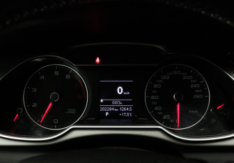 Подержанный автомобиль Audi A4 Sedan 2014 года (9 фото)