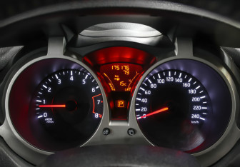 Подержанный автомобиль Nissan Juke 2012 года (13 фото)