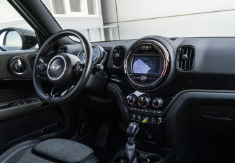 Подержанный автомобиль MINI Countryman 2020 года (17 фото)
