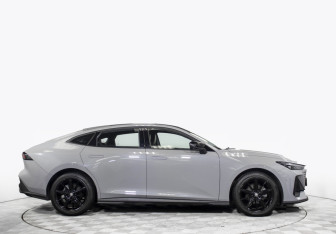 Подержанный автомобиль Changan UNI-V 2024 года (4 фото)