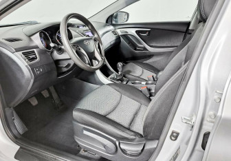 Подержанный автомобиль Hyundai Elantra Sedan 2013 года (8 фото)