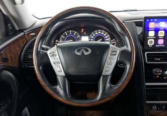 Подержанный автомобиль Infiniti QX80 2017 года (22 фото)