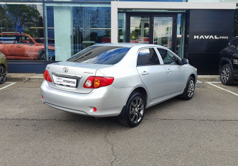 Подержанный автомобиль Toyota Corolla Sedan 2008 года (5 фото)