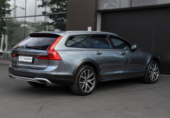 Подержанный автомобиль Volvo V90 Cross Country 2017 года (5 фото)
