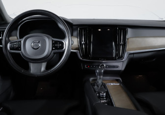 Подержанный автомобиль Volvo S90 2020 года (12 фото)