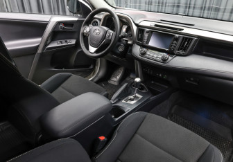 Подержанный автомобиль Toyota RAV4 2017 года (11 фото)