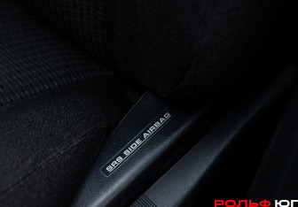 Подержанный автомобиль Toyota Corolla Sedan 2006 года (13 фото)