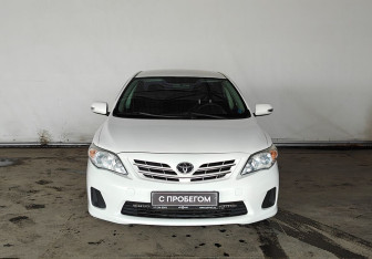 Подержанный автомобиль Toyota Corolla Sedan 2011 года (2 фото)