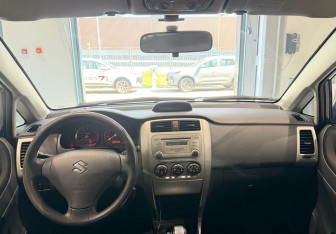 Подержанный автомобиль Suzuki Liana Wagon 2007 года (12 фото)