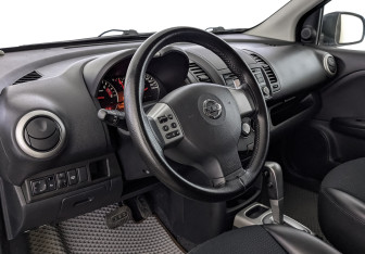Подержанный автомобиль Nissan Note 2013 года (15 фото)