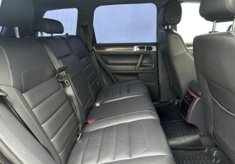 Подержанный автомобиль Volkswagen Touareg 2007 года (14 фото)