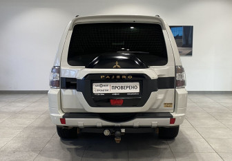 Подержанный автомобиль Mitsubishi Pajero 2019 года (6 фото)