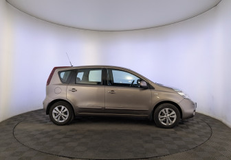 Подержанный автомобиль Nissan Note 2013 года (4 фото)