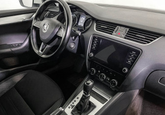Подержанный автомобиль Skoda Octavia Liftback 2018 года (9 фото)
