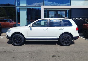 Подержанный автомобиль Volkswagen Touareg 2005 года (8 фото)