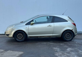 Подержанный автомобиль Opel Corsa 2008 года (8 фото)