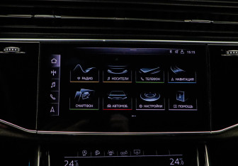 Подержанный автомобиль Audi Q8 2018 года (18 фото)