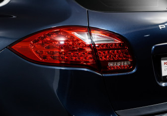 Подержанный автомобиль Porsche Cayenne 2012 года (16 фото)