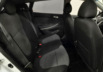 Подержанный автомобиль Hyundai Solaris Hatchback 2011 года (12 фото)