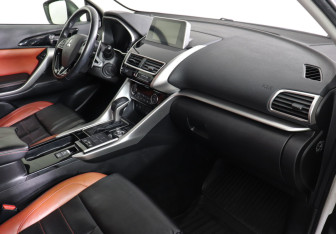 Подержанный автомобиль Mitsubishi Eclipse Cross 2018 года (10 фото)