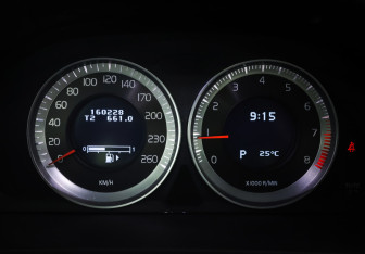 Подержанный автомобиль Volvo S60 2012 года (16 фото)