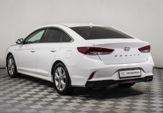 Подержанный автомобиль Hyundai Sonata 2019 года (7 фото)