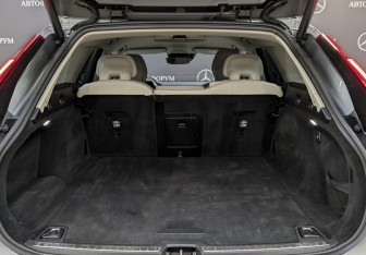 Подержанный автомобиль Volvo V90 Cross Country 2019 года (10 фото)
