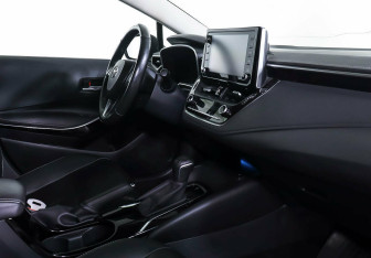Подержанный автомобиль Toyota Corolla Sedan 2019 года (7 фото)