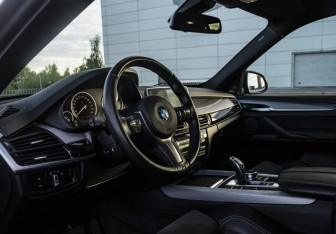 Подержанный автомобиль BMW X5 2018 года (11 фото)