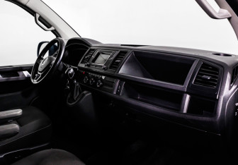 Подержанный автомобиль Volkswagen Caravelle 2016 года (9 фото)