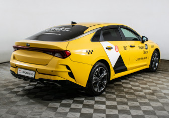 Подержанный автомобиль Kia K5 2020 года (5 фото)